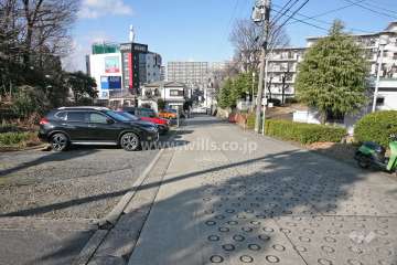 敷地東側の前面道路