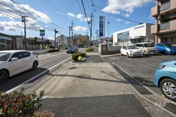 敷地南東側の前面道路(北東側から)