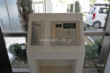 エントランスはオートロック付きです。