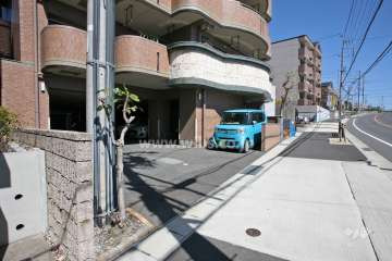 駐車場出入り口