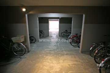 屋内に設けられた駐輪場