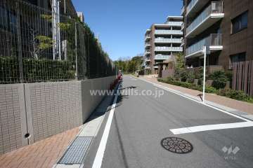 敷地南西側の前面道路