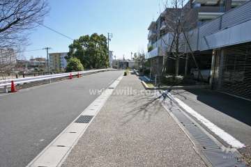 敷地北西側の前面道路