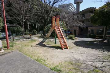 敷地に隣接する細根南公園