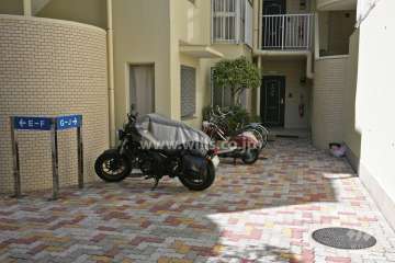 駐輪場とバイク置場