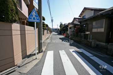 敷地南側の前面道路
