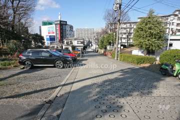 敷地東側の前面道路