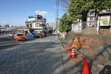 敷地東側の前面道路