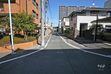 敷地東側の前面道路