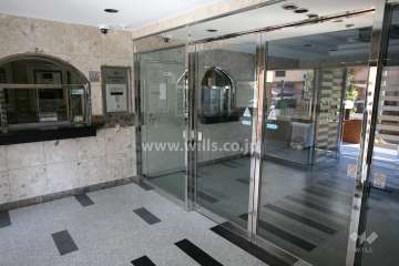 エントランスはオートロック付きです。