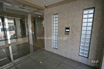 エントランスはオートロック付きです。