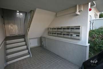 住戸入り口（共用ポスト）