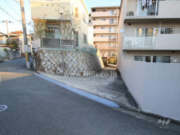 駐車場出入り口
