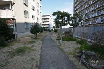 東側通路
