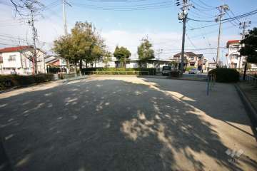 敷地西側にある『伝治山西公園』