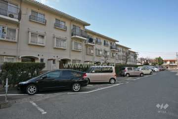 タウン伝治山7号棟の外観（北東側から）