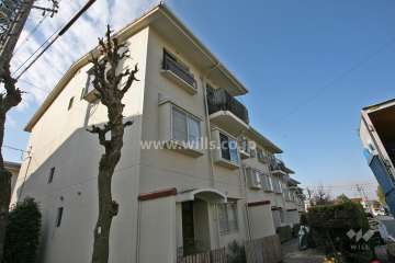 タウン伝治山7号棟の外観（東側から）