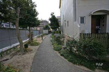 東側通路