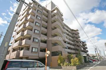 宝マンション左京山第2の外観(北東側から)