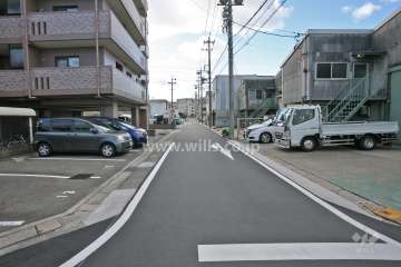 敷地北西側の前面道路(北東側から)