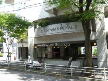 エントランス（店舗も入っています）