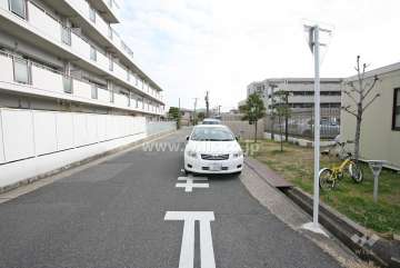敷地北側の前面道路