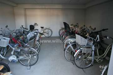 屋内に設けられた駐輪場