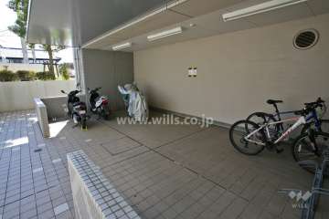 駐輪場とバイク置場