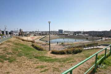 敷地東側は『徳重神池公園』に面しています。