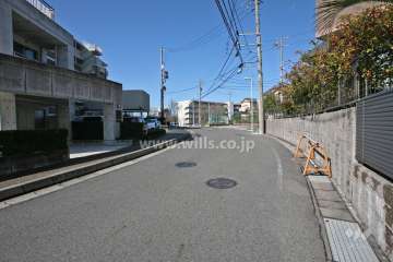 敷地北側の前面道路