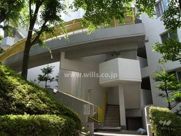 3番街F棟の空中廊下。棟に沿ってカーブしています。