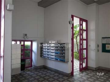 吹き抜けになったエントランスホール