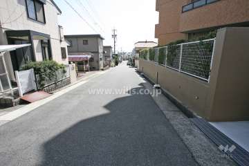 敷地東側の前面道路