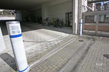 駐車場出入口（ロボットゲート付き）