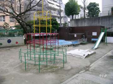 B棟にある公園