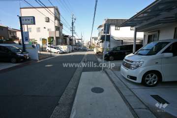 敷地北側の前面道路(東側から)