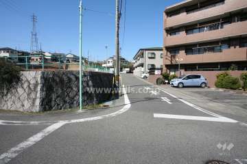 敷地南側の前面道路