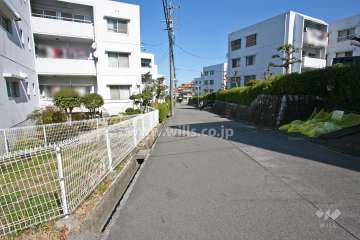 敷地東側の前面道路