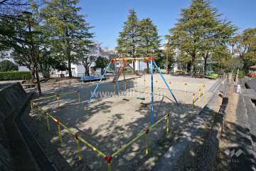 敷地に隣接する生山公園