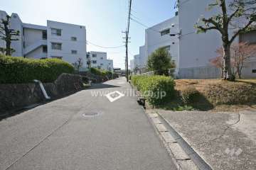 敷地東側の前面道路
