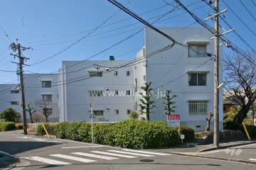 有松グリーンハイツ6号棟の外観(北東側から)