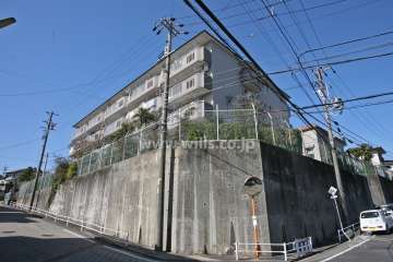 シティハイツ有松1号館の外観(東側から)