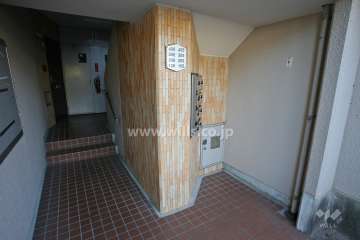 住戸入り口(共用ポスト)