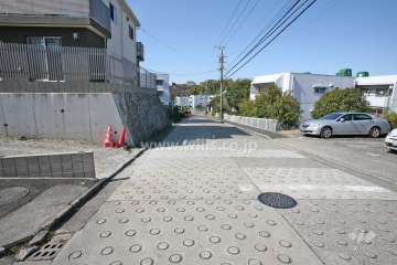 敷地北側の前面道路