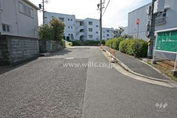 敷地東側の前面道路
