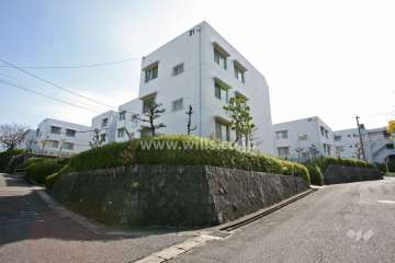 有松グリーンハイツ21号棟の外観(北西側から)