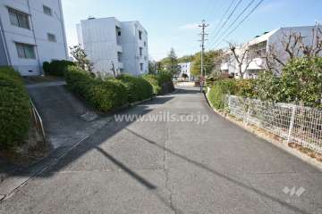 敷地北側の前面道路