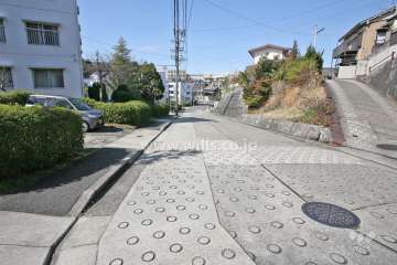 敷地北側の前面道路(東側から)