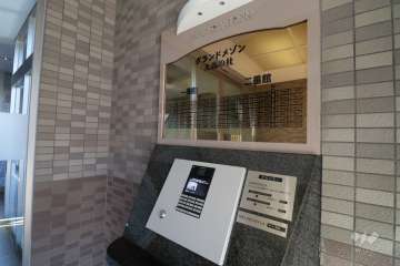 オートロックの操作盤、案内板