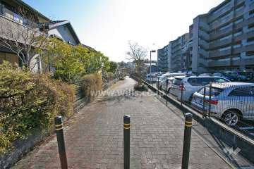 敷地北側の前面道路